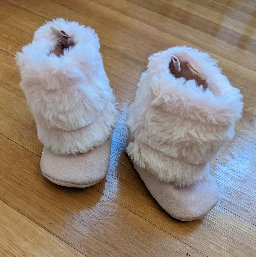 Stepping Stones 0-6Months Light Pink Booties. Cute first boots. Good condition